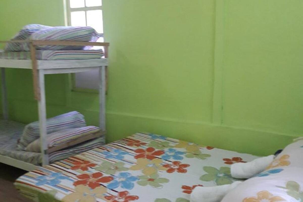 Habitación familiar (1) | Insonorización, wifi gratis, ropa de cama y acceso para silla de ruedas