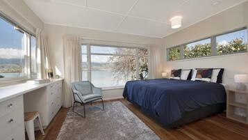 3 quartos, cofres nos quartos, escrivaninha