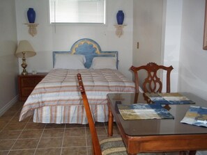 Decoración personalizada, muebles diferentes y cortinas blackout 