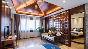 Deluxe Family Suite (Mainland Chinese Citizen Only) | Blackout drapes, free WiFi - Floral Hotel Dali Honglongjing Junrui (Dali)