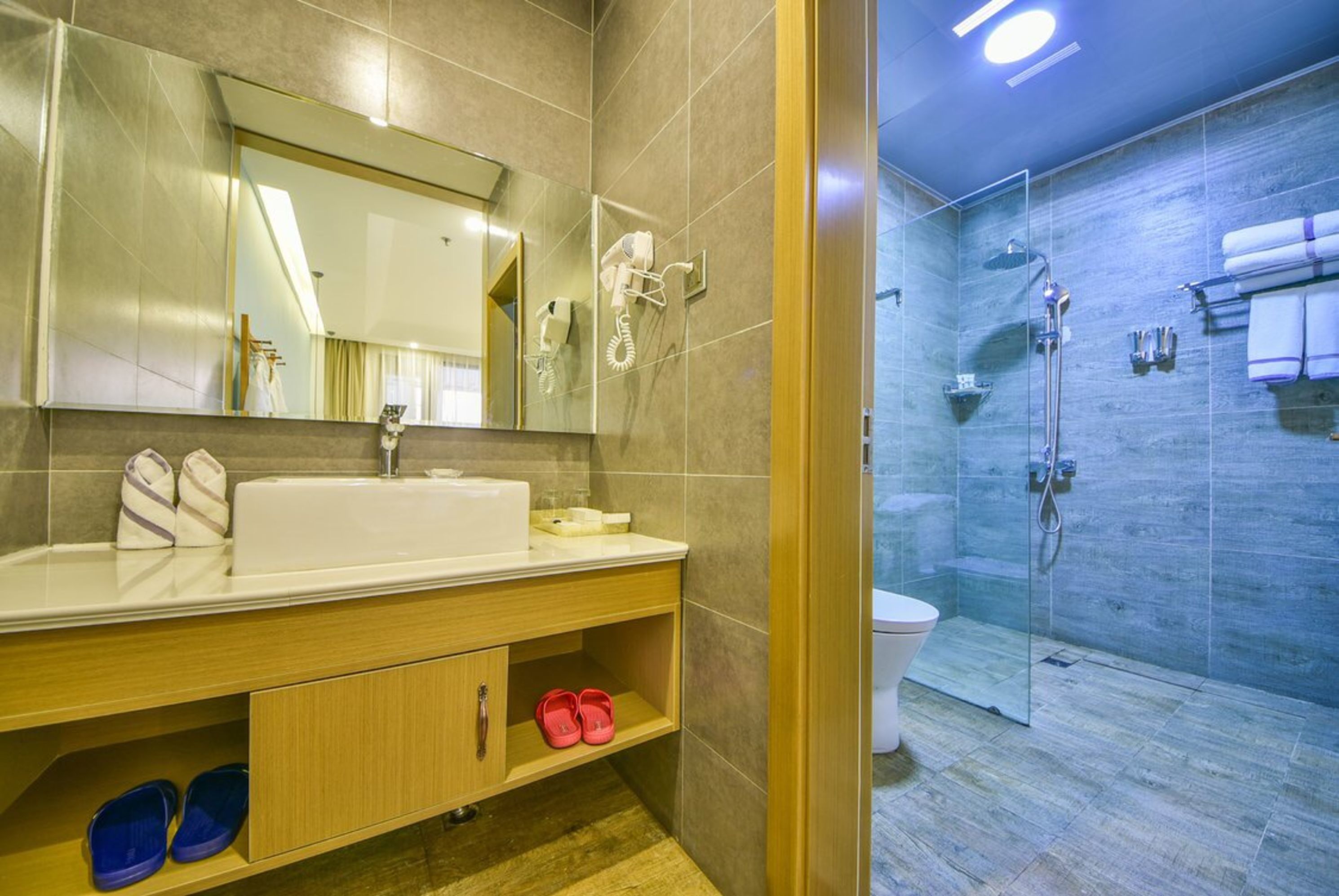 Elite Double Room, Non Smoking | Bilik Mandi | Pancuran mandi, kelengkapan dandanan diri percuma, pengering rambut 