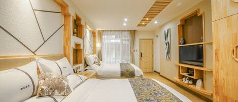 Chambre familiale | Bureau, rideaux dâobscurcissement, accĂšs au Wi-Fi (inclus)