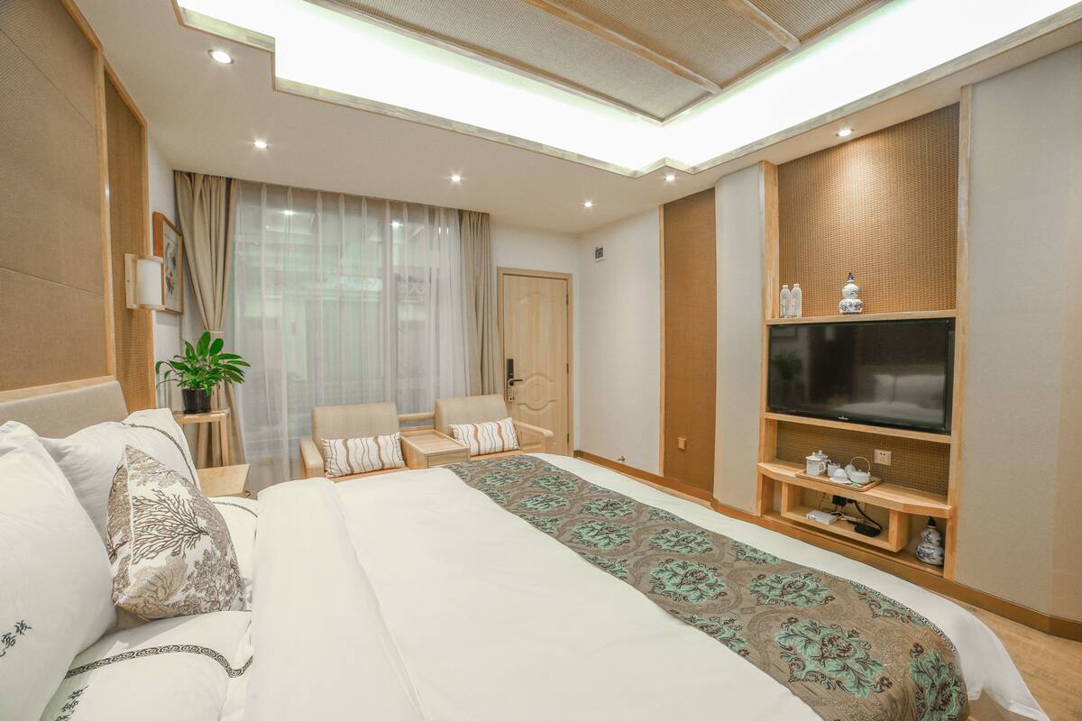 Design Double Room(Chinese Domestic Guest Only) | Desk, blackout curtains, free WiFi