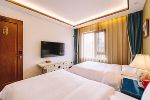 Quarto duplo premium | Escrivaninha, cortinas blackout, Wi-Fi de cortesia