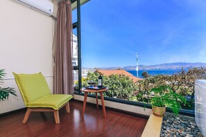 Deluxe Double Room (Mainland China Citizen Only) | Desk, blackout drapes, free WiFi - Floral Hotel Dali Jiapengshuian Lakeview (Dali)