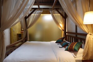 Quarto casal exclusivo | Escrivaninha, cortinas blackout, Wi-Fi de cortesia