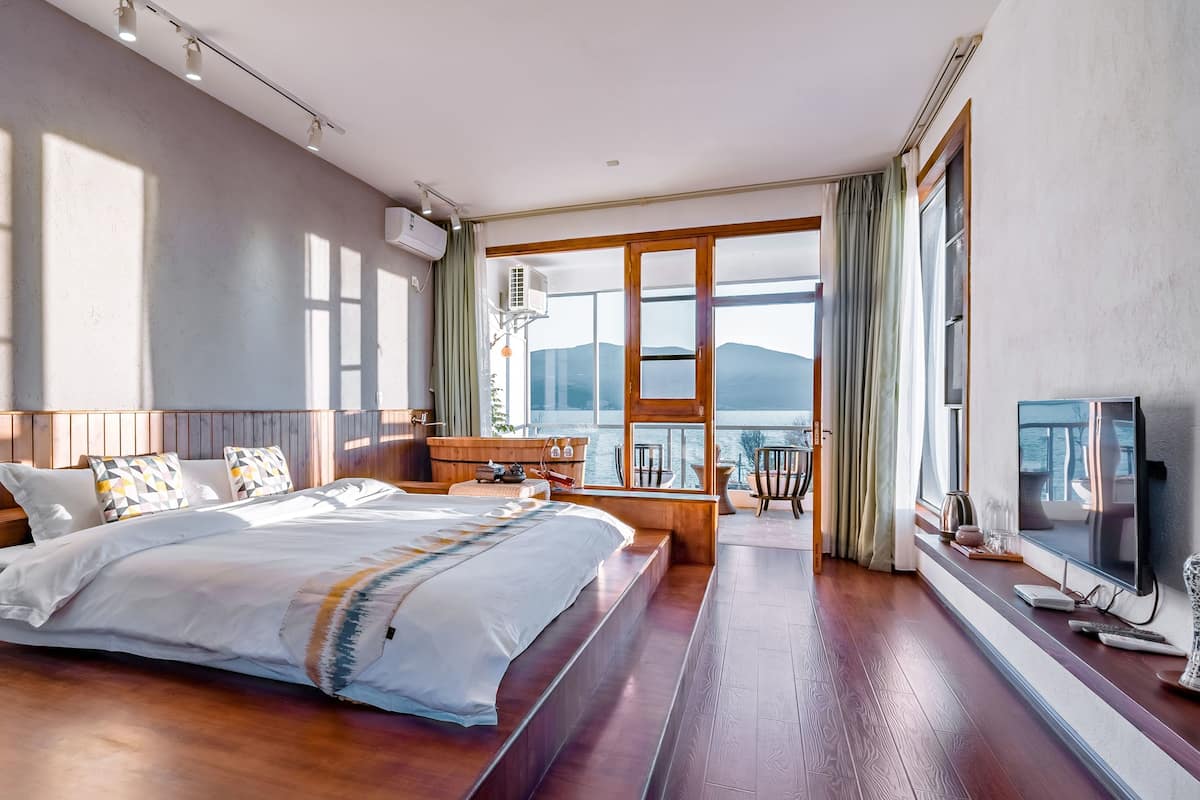 ห้องดีลักซ์ | โต๊ะทำงาน, ผ้าม่านกันแสง, Wi-Fi ฟรี