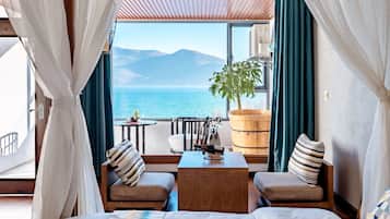 Deluxe Double Room | Desk, blackout drapes, free WiFi