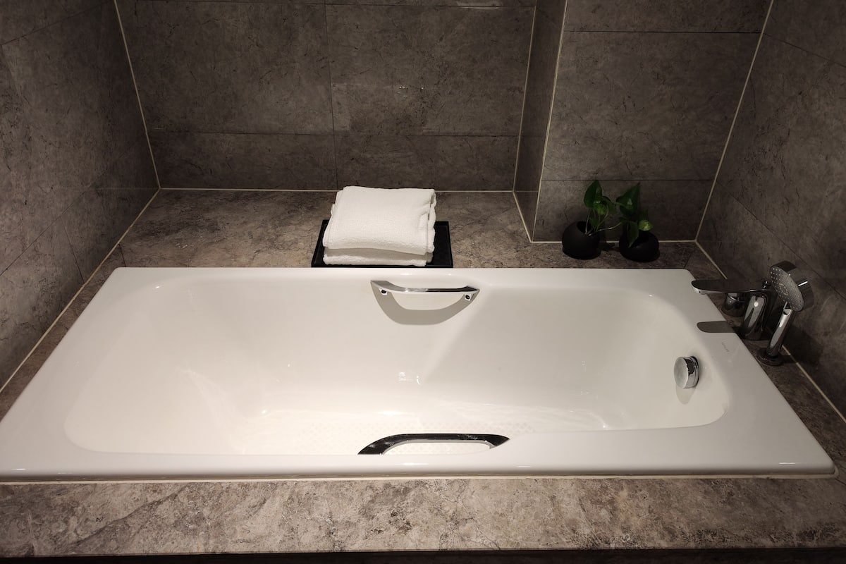 suite | private spa tub