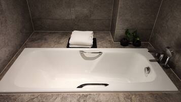 Suite | Tina de hidromasaje privada