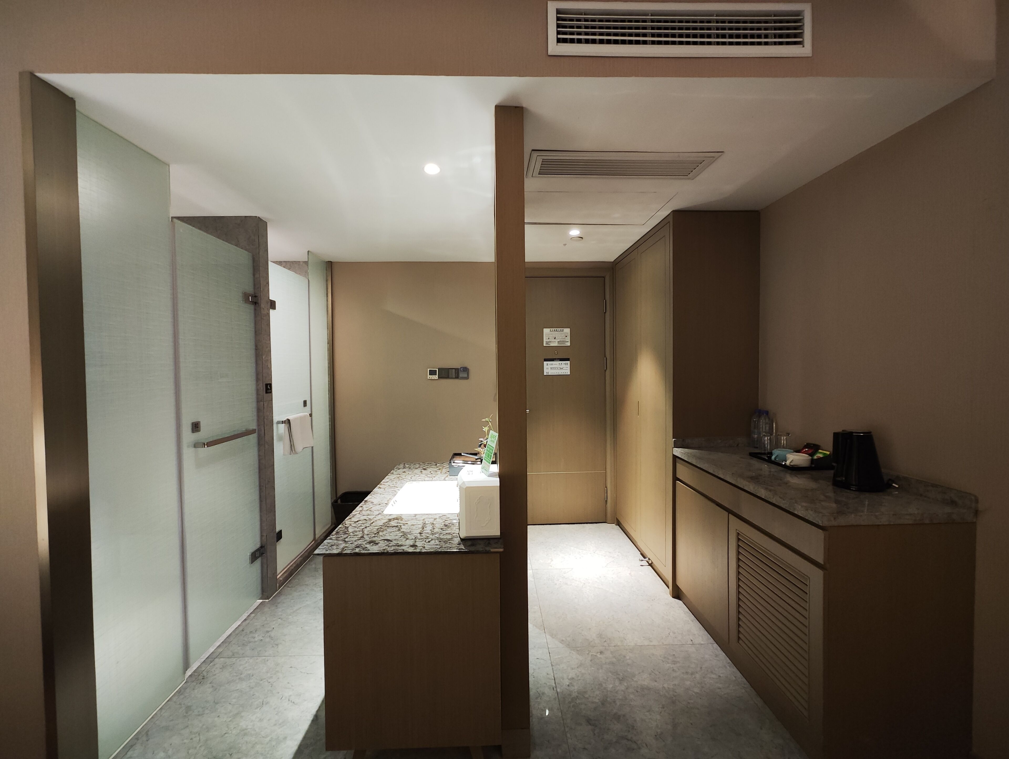 executive room | living area | 35-inch lcd tv with satellite channels, printers