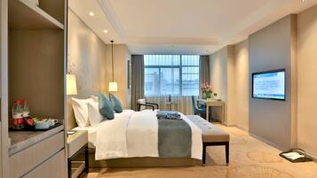 Sunshine King Bed Room | Premium bedding, down duvets, pillow-top beds, free minibar items