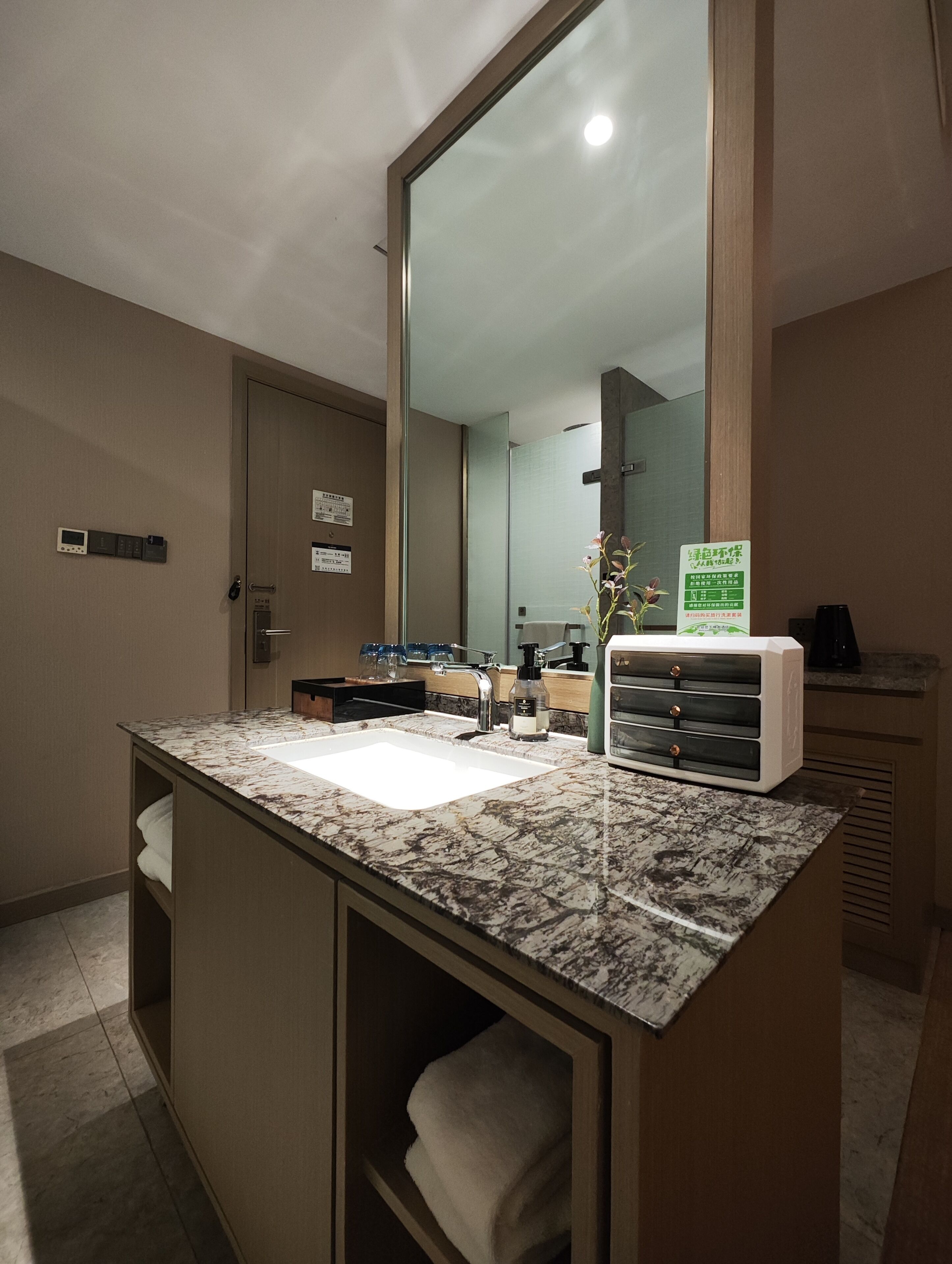 executive room | living area | 35-inch lcd tv with satellite channels, printers