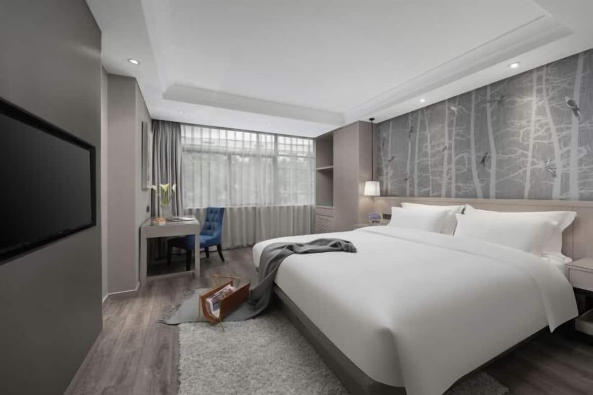 Premium bedding, down duvets, pillow-top beds, free minibar items