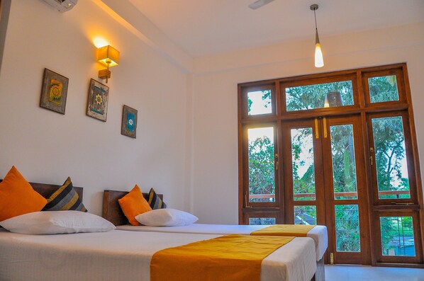 Iron/ironing board, rollaway beds, free WiFi