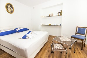 1 bedroom, iron/ironing board, free WiFi, bed sheets - Historic city center apartment Barracuda (Split)