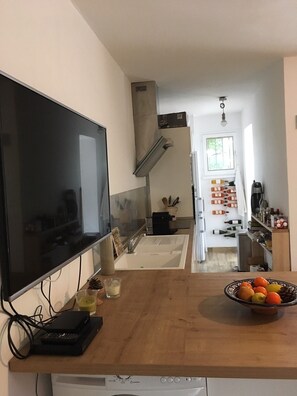 Refrigerador, microondas, horno, placa de cocina
