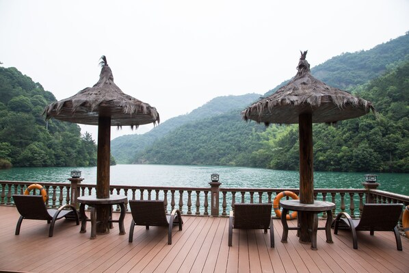 View from property - Floral Hotel Anji Shuyiquanzhen Valley (Huzhou)