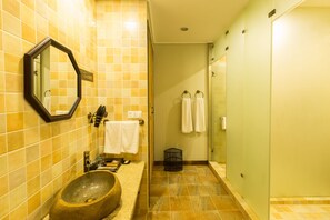 Comfort Twin Room | Bathroom | Shower, rainfall showerhead, free toiletries, hair dryer - Floral Hotel Anji Zhongdeyuan (Huzhou)