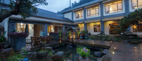 المنشأة من الخارج