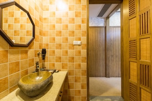Classic Double Room | Bathroom sink