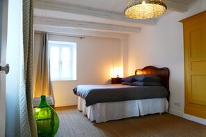 2 bedrooms, iron/ironing board, free WiFi, bed sheets - My life there, between vineyards and Rhône (Arras-sur-Rhône)