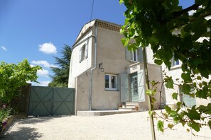 Exterior - My life there, between vineyards and Rhône (Arras-sur-Rhône)