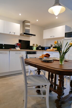 Dining - My life there, between vineyards and Rhône (Arras-sur-Rhône)