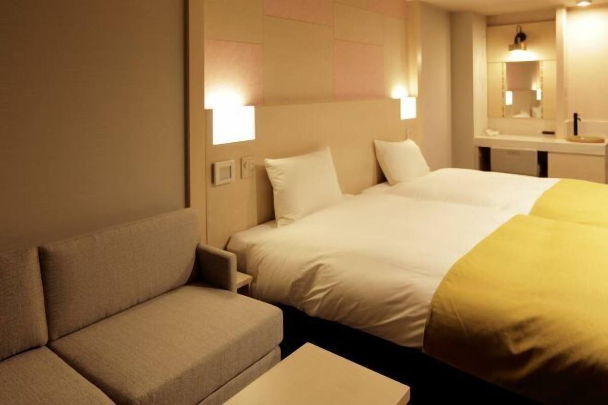 Premium bedding, in-room safe, desk, free WiFi
