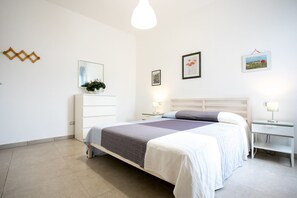1 Schlafzimmer, Bügeleisen/Bügelbrett