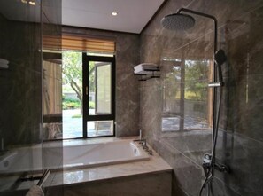 Bañera profunda