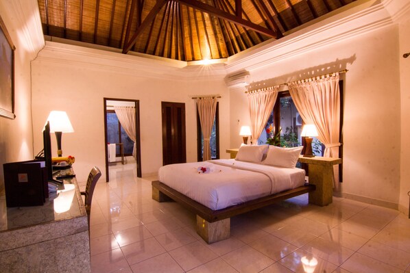 Minibar, in-room safe, desk, iron/ironing board - Villa Unggul (Gili Trawangan)