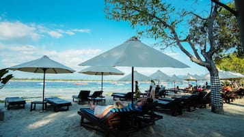 Phòng đôi Deluxe, quang cảnh biển | Bãi biển | Trên bãi biển, cát trắng
