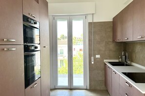 Fridge, oven, dishwasher - M026 - Marcelli, new three-room apartment with terrace 80 meters from the sea (Marcelli)