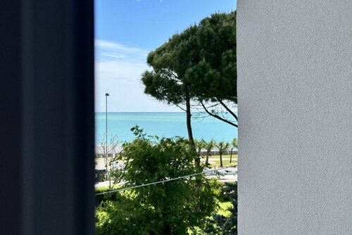 M026 - Marcelli, new three-room apartment with terrace 80 meters from the sea