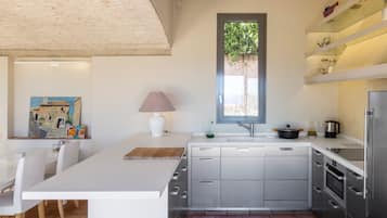 Réfrigérateur, micro-ondes, four, lave-vaisselle