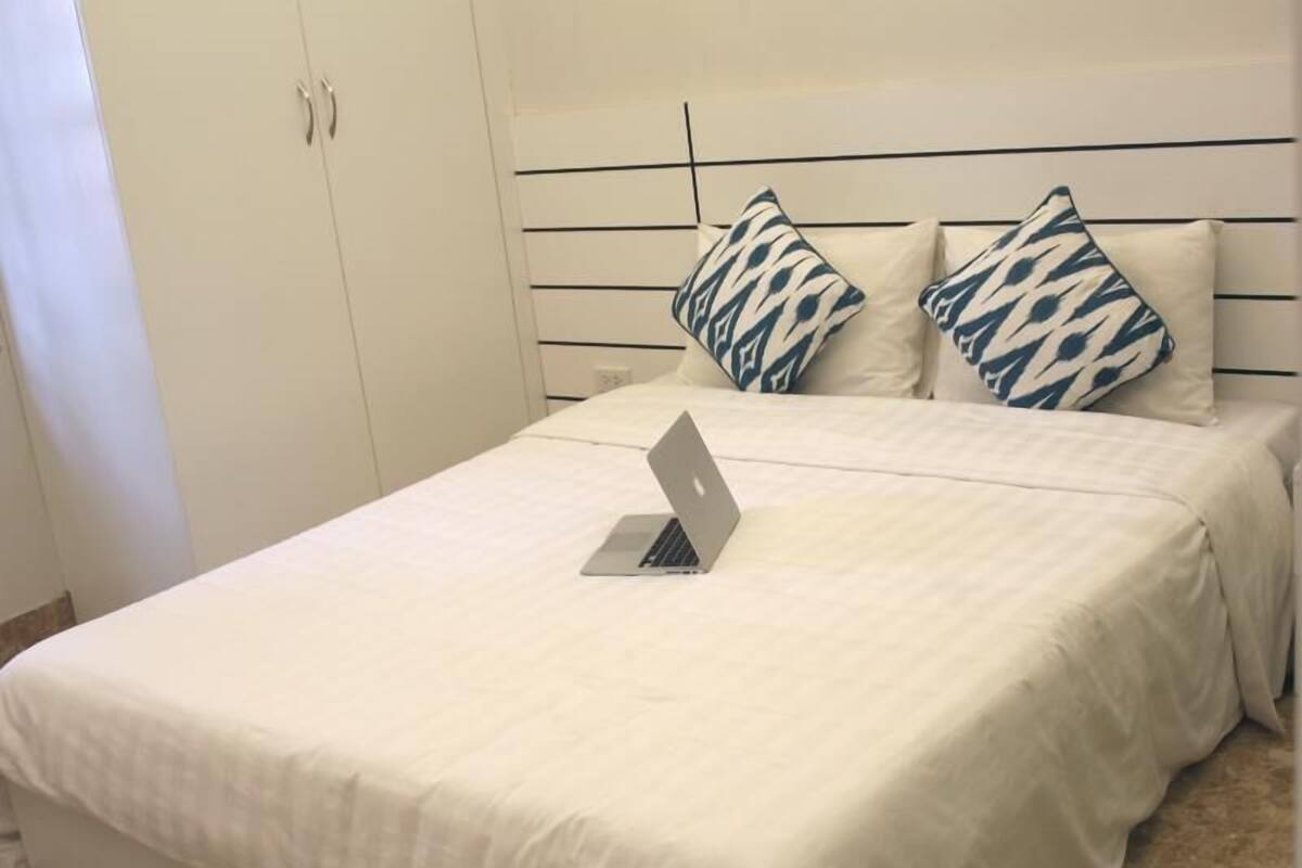 Hot Deal Room
