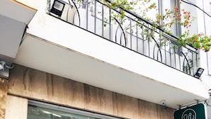 Property entrance - Urhome Apart Hotel (Hanoi)