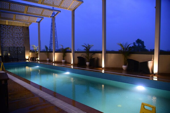 Seasonal outdoor pool - Hotel Ramaya (Rohtak)