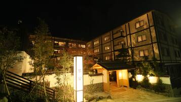 Fasade – kveld/natt