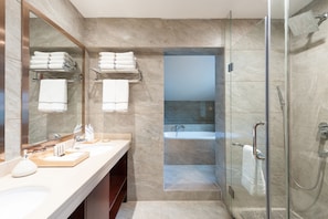 Familienzimmer, Nichtraucher | Badezimmer | Dusche, kostenlose Toilettenartikel, Haartrockner, Hausschuhe