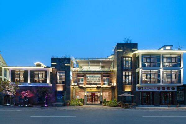 Front of property - Floral Hotel Zhangjiajie Shangougou (Zhangjiajie)