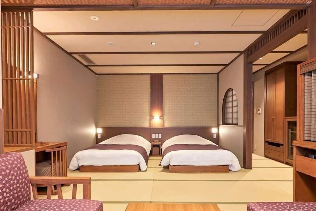 Down duvets, in-room safe, free WiFi, bed sheets