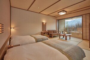 Down comforters, in-room safe, free WiFi, bed sheets