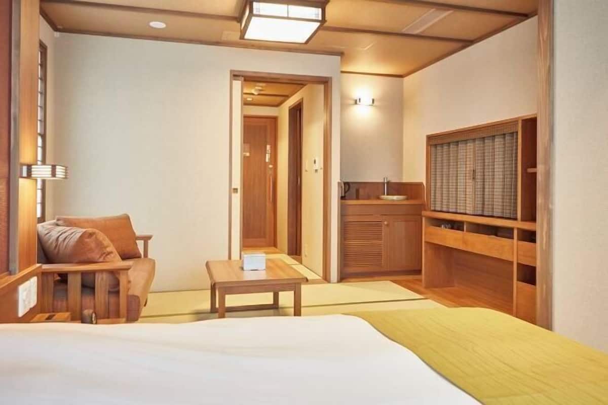 Down duvets, in-room safe, free WiFi, bed sheets