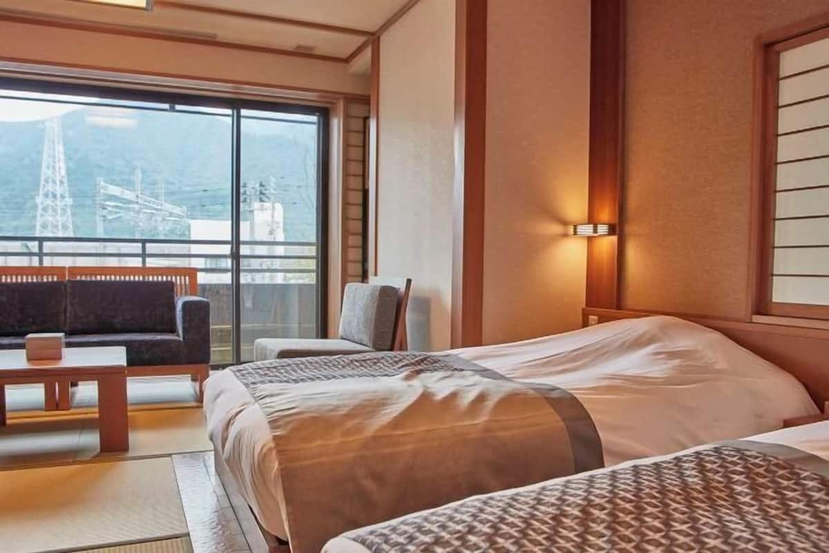 Down duvets, in-room safe, free WiFi, bed sheets