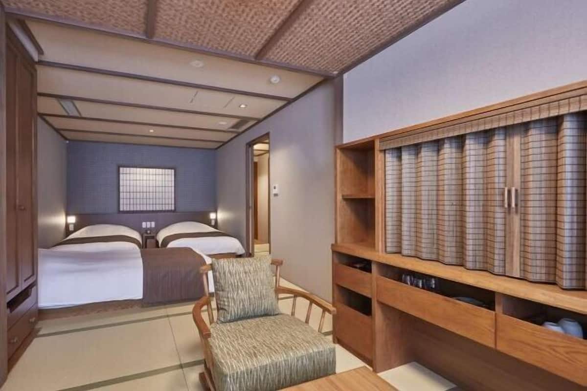 Down duvets, in-room safe, free WiFi, bed sheets