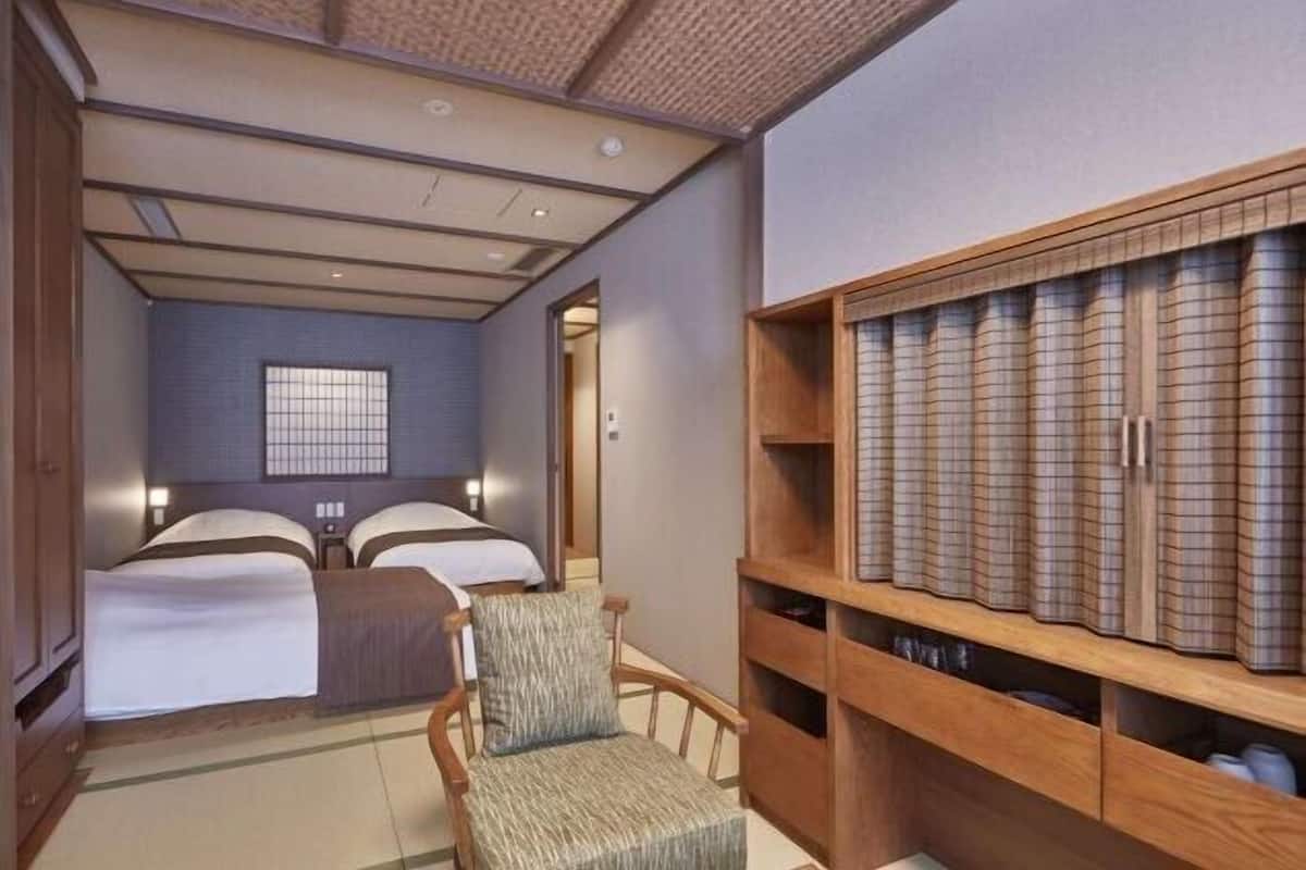 Down duvets, in-room safe, free WiFi, bed sheets