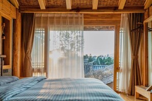 Deluxe Double Room | Desk, blackout curtains, free WiFi, bed sheets - Floral Hotel Huize AD 1727 (Qujing)