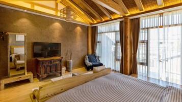 مكتب وستائر تعتيم وواي فاي مجانًا وملاءات أسرّة